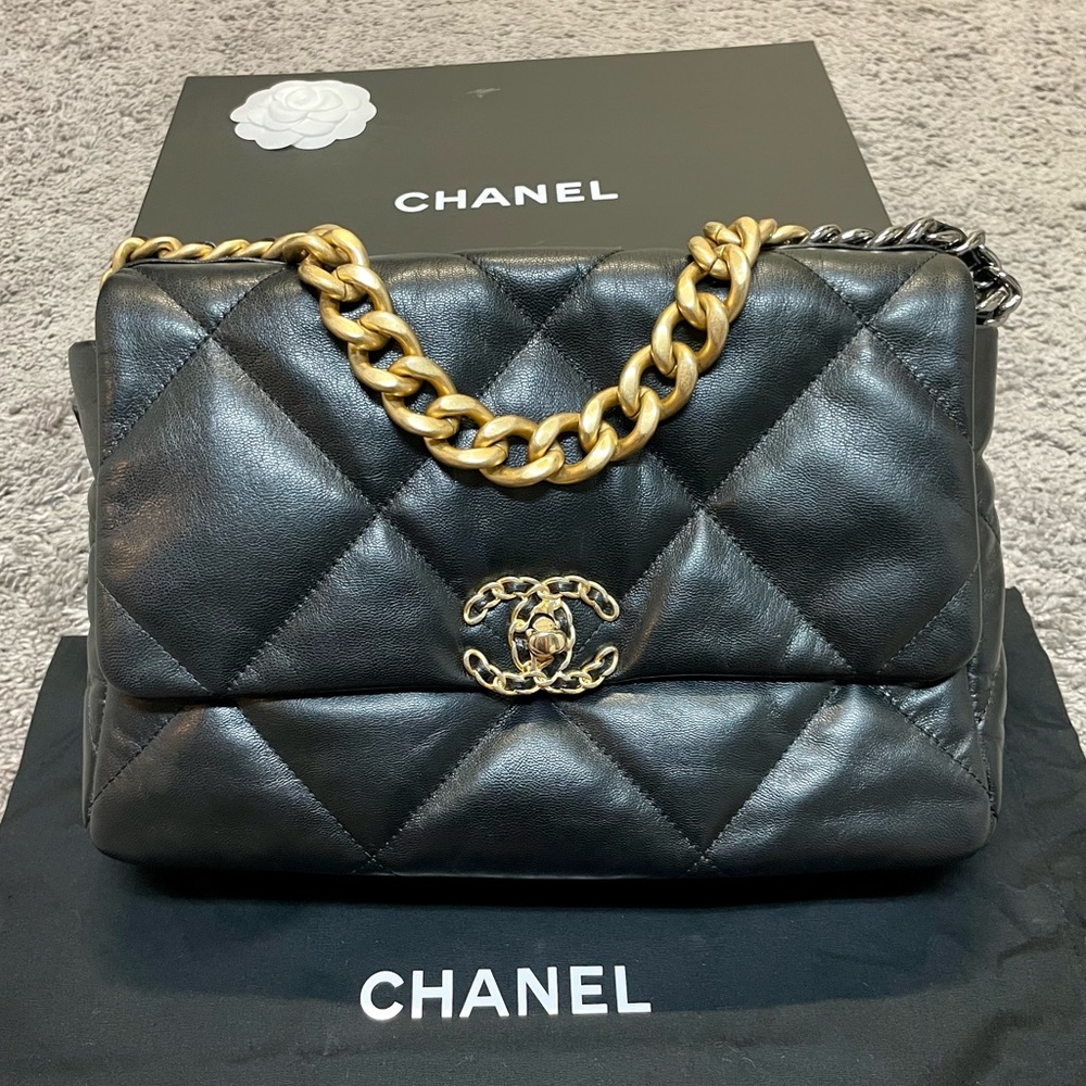 Chanel 19 Large (middle size) 20B